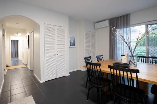 South Perth Apartment | Central Apartment, Zoo Abode