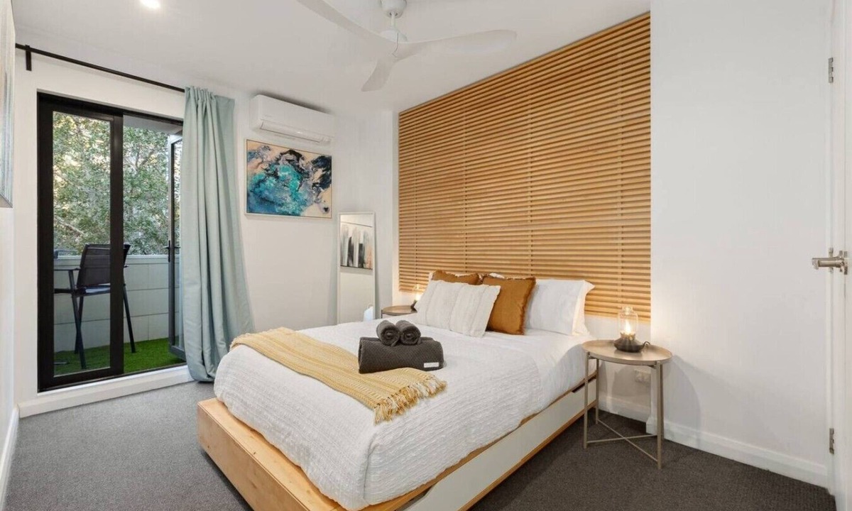 Chippendale Apartment | Central Designer City Pad w 2 Balconies AC Laundry