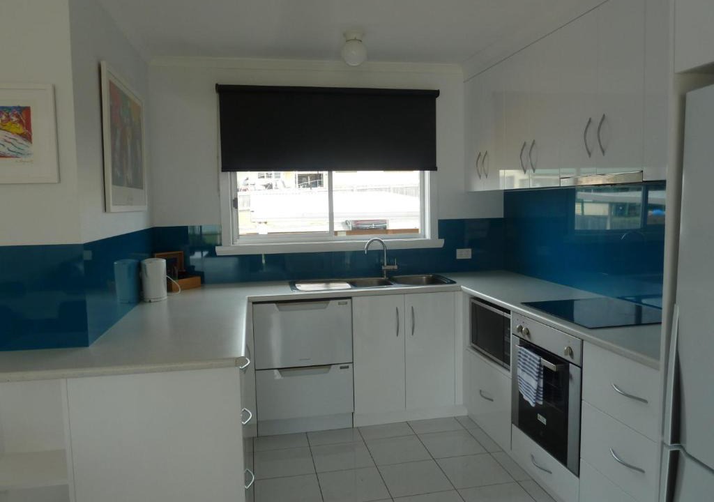 Bridport Apartment | Central Location with Fabulous Sea Views