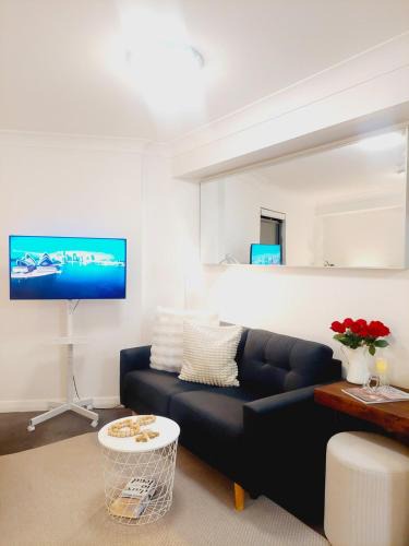 Glebe Apartment | Central Loft on Broadway with Pool