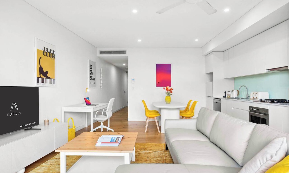 Surry Hills Apartment | Central luminous 2 beds with balcony & aircon