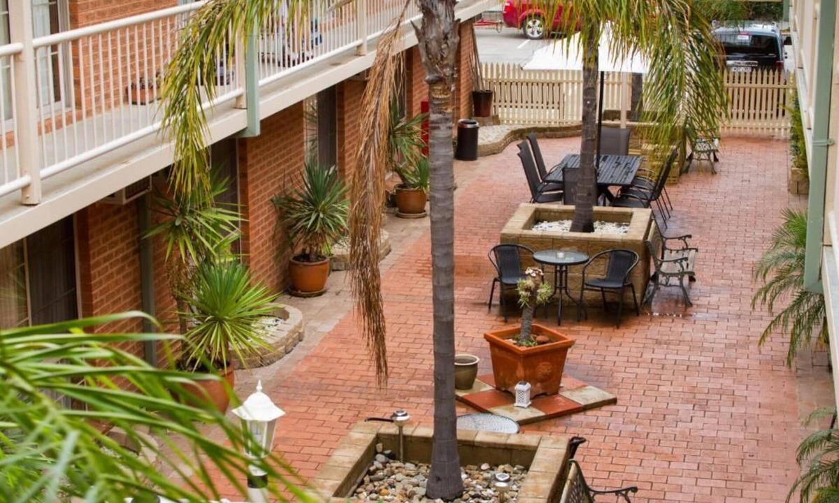 Yarrawonga Hotel | Central Yarrawonga Motor Inn