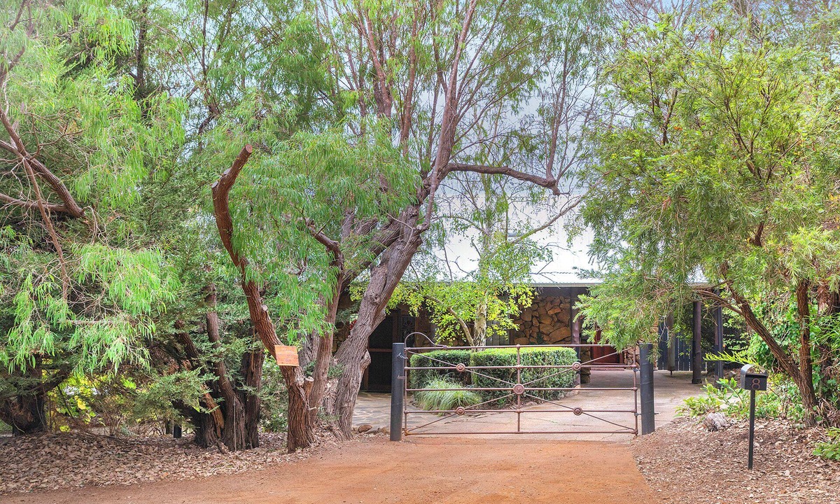 Margaret River House | Characterful 3 bedroom cottage walking distance to stunning Margaret River town!