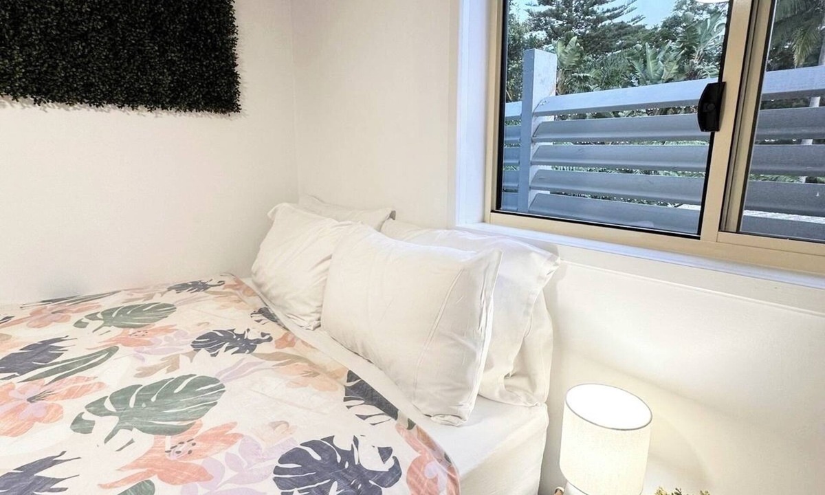Charlestown Cabin | Charlestown Central 2 Bedrooms Back Unit with Kitchenette