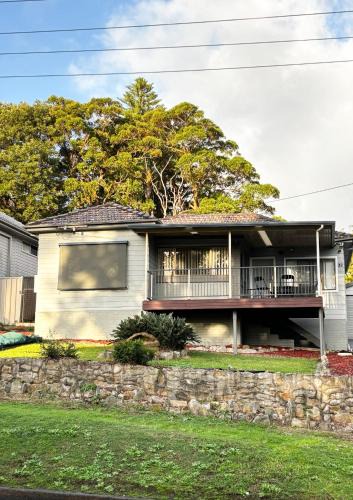 Charlestown House | Charlestown Central 7 Bedrooms Front House and Back Unit