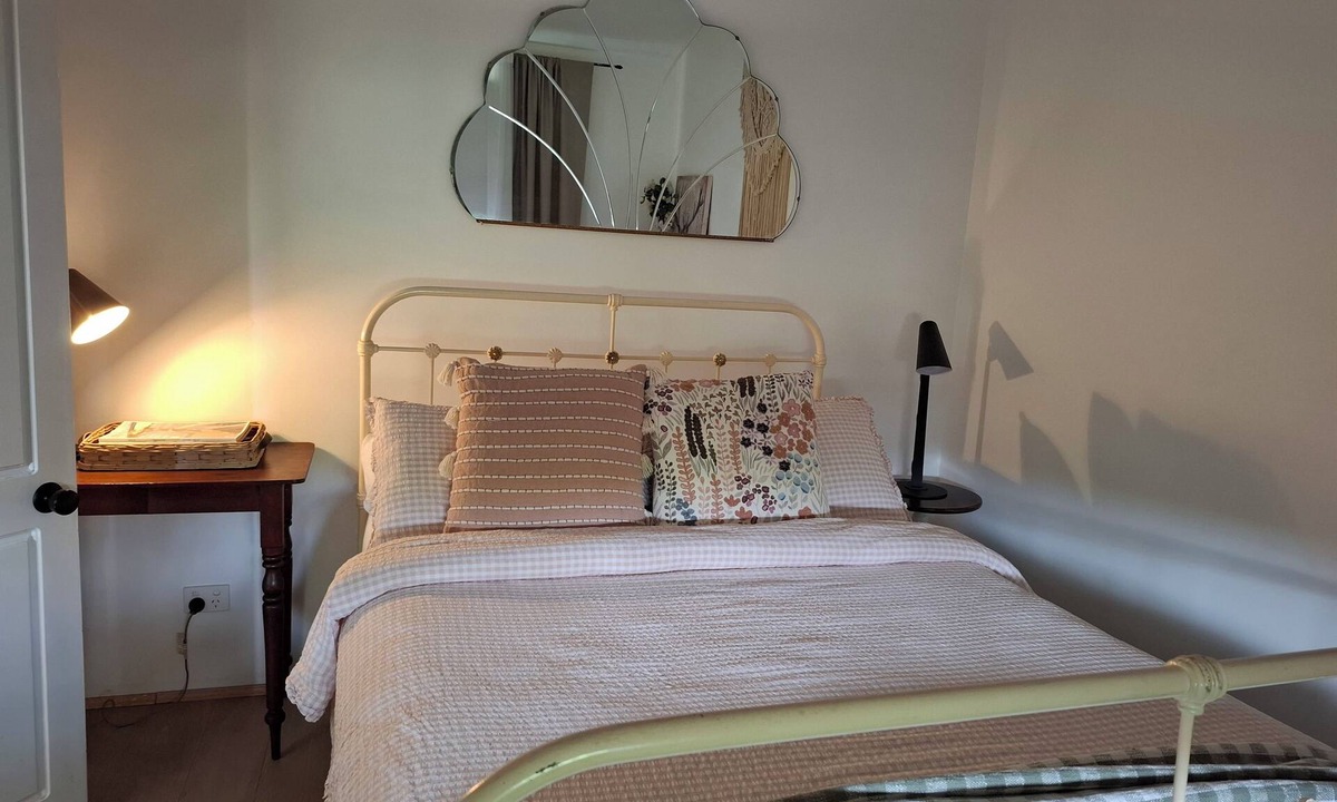 Korumburra Cottage | Charming 1-bedroom 100 year old miners cottage in lovely Korumburra.