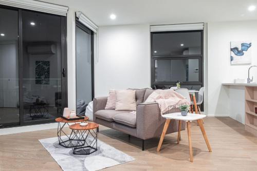 Maribyrnong Apartment | Charming 1BR MaribyrnongWifibalcony