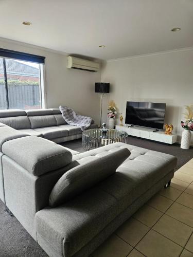 Tarneit Villa | Charming 3BR Getaway Spacious & Relaxing
