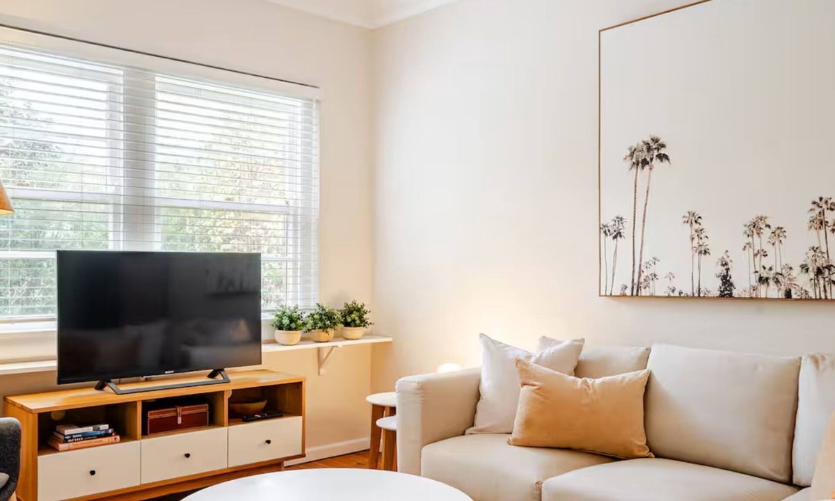 Wollstonecraft Apartment | Charming Art Deco Retreat Minutes From The CBD