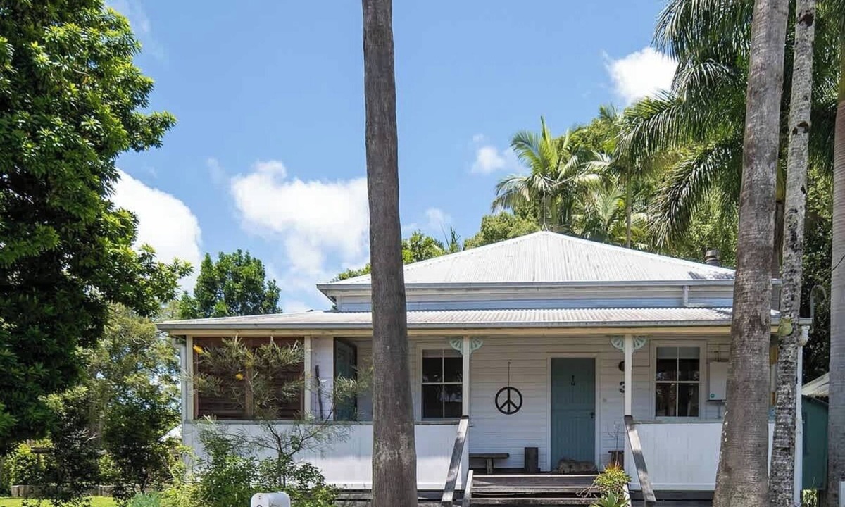 Bangalow House | Charming Bangalow Cottage | Walk to Cafés & Shops