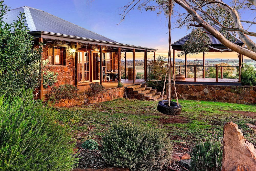 Barwite Cottage | Charming Countryside Cottage Rental in Mansfield Mount Buller, Australia