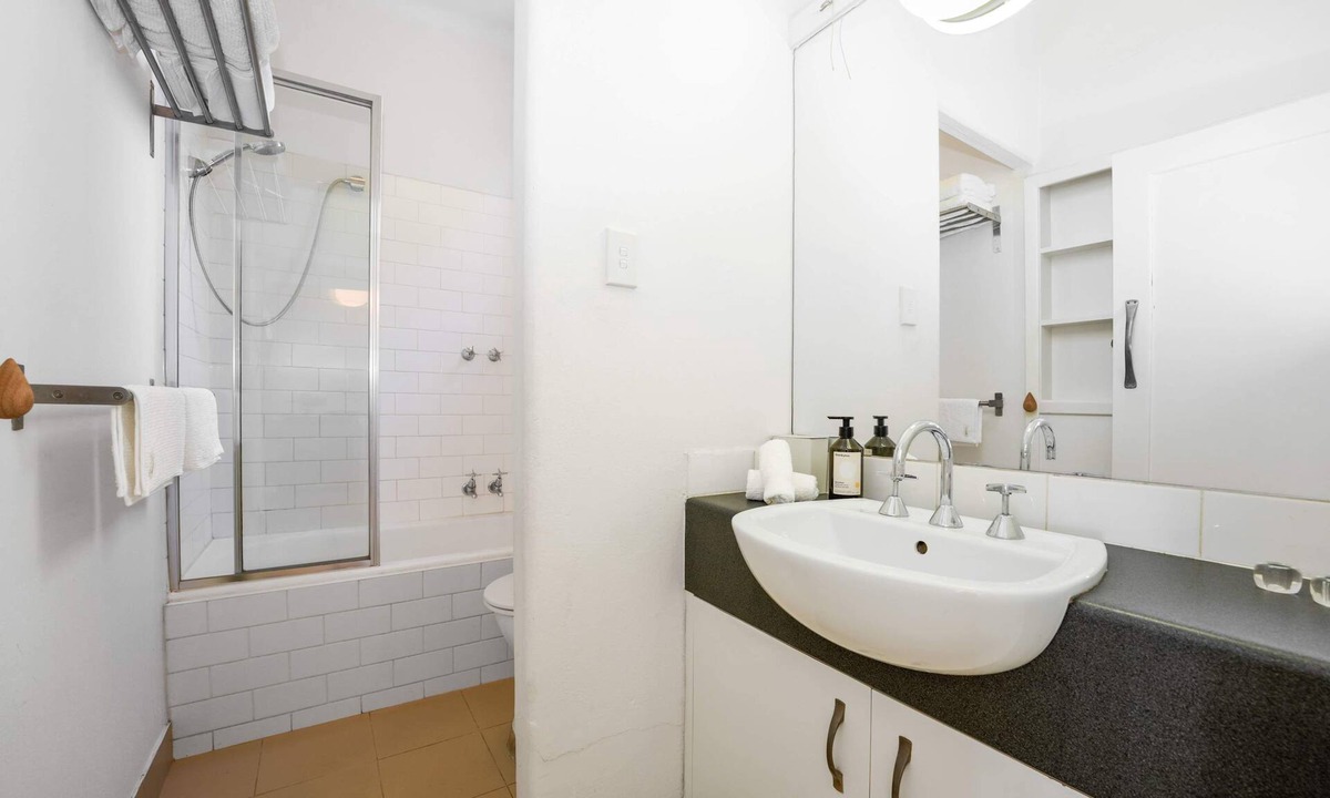 Fitzroy Apartment | Charming Fitzroy Apartment Near Gardens & Museum