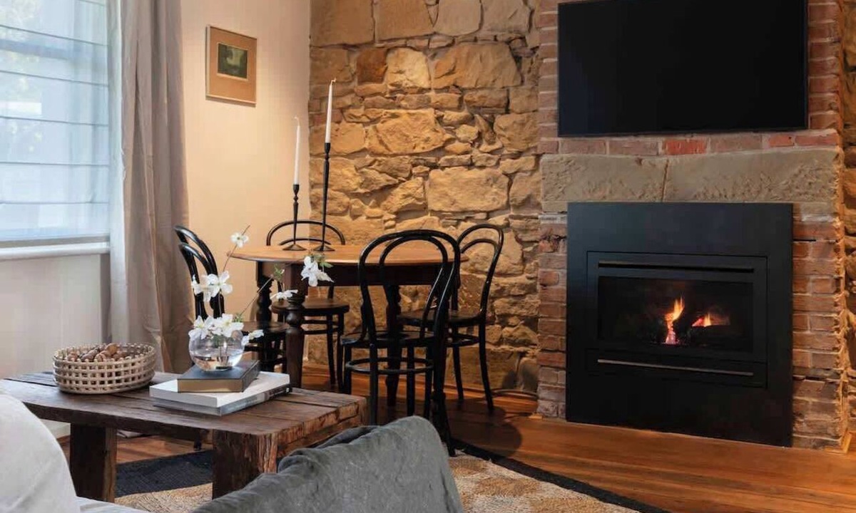 North Hobart Apartment | Charming Georgian Apartment in Old Hobart Town