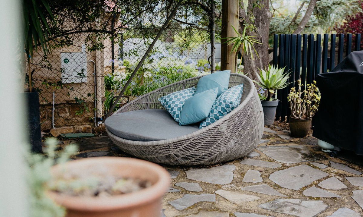 Erindale House | Charming Private Guest House with Pool & Parkingn