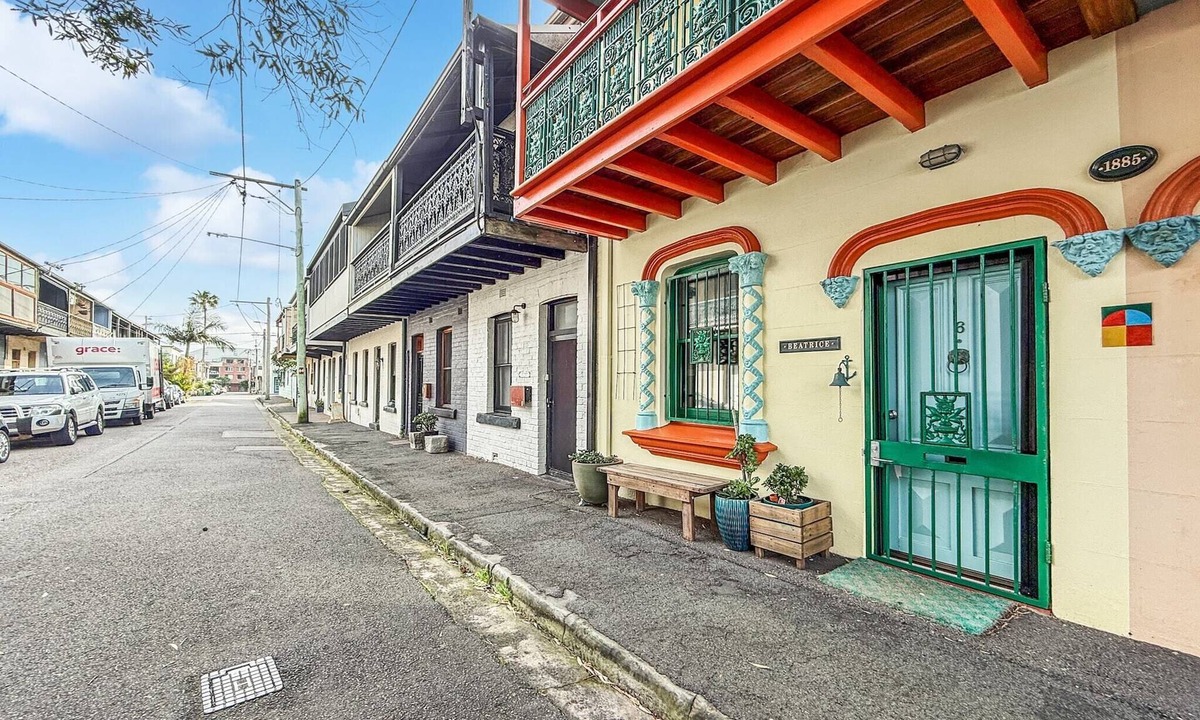 Newcastle East Apartment | Charming Townhouse Steps from Newcastle Beach