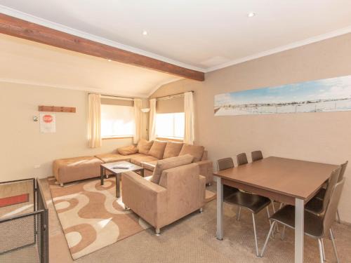 Jindabyne House | Charvel 35 Gippsland Street
