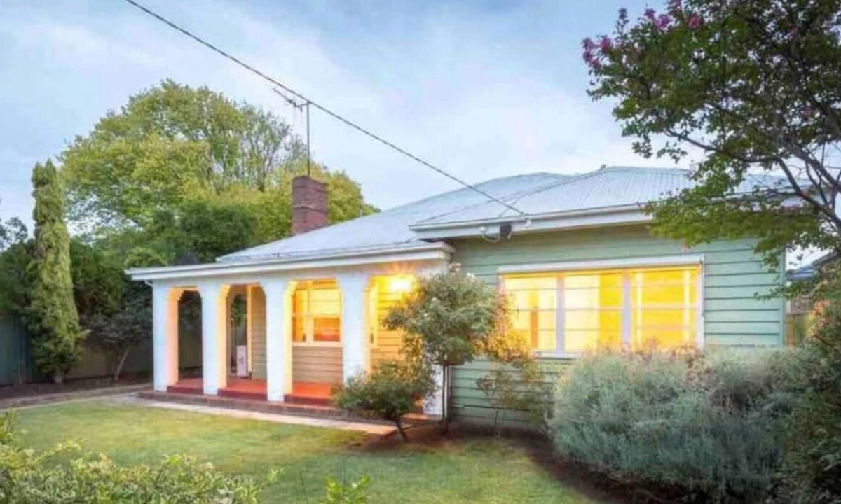 Shepparton South House | Cheerful 3 bedroom home at Anzac Street
