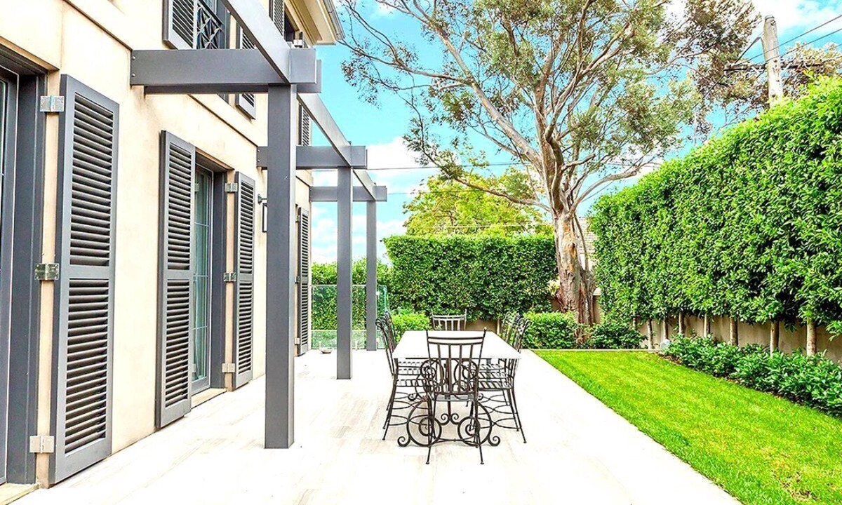 Armadale North House | Chesterfield Ave (Heated Pool)