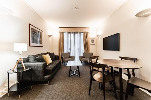 East Melbourne Apartment | Chic 1-Bed in East Melbourne with Gym & Pool