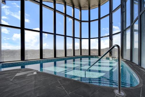 Belconnen Apartment | Chic 1-Bed with Stunning Lake View & Indoor Pool
