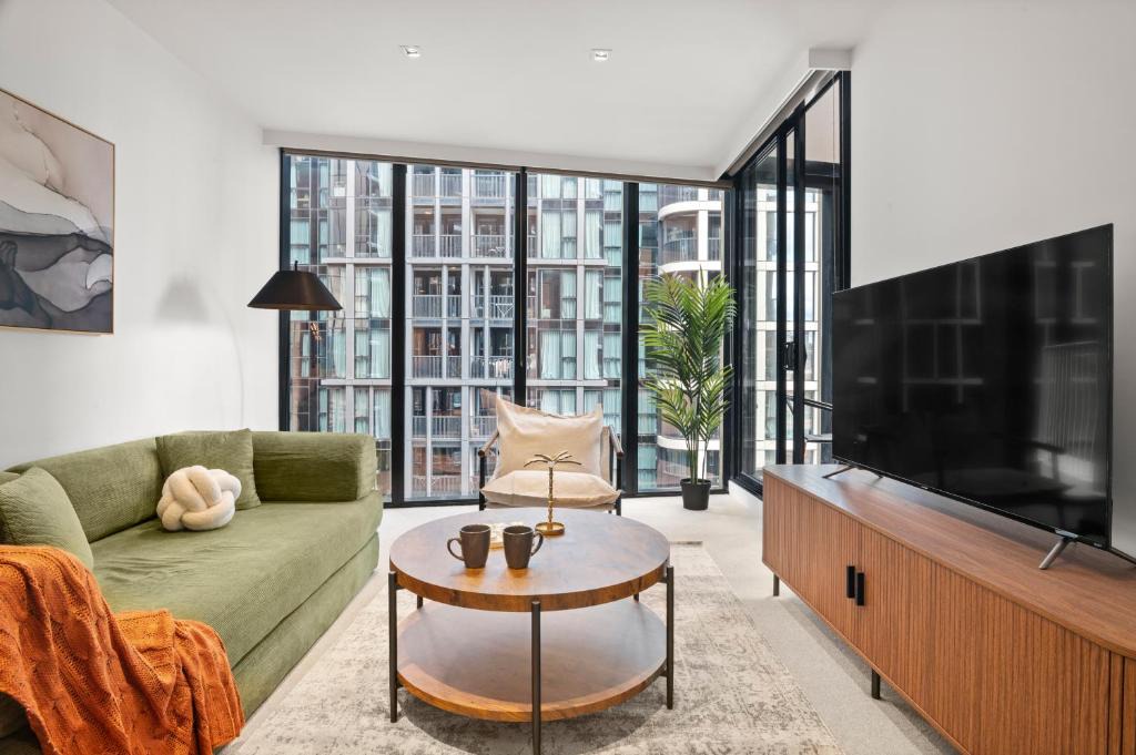 Docklands Apartment | Chic 2B Apt CarPark and Pool Near Marvel