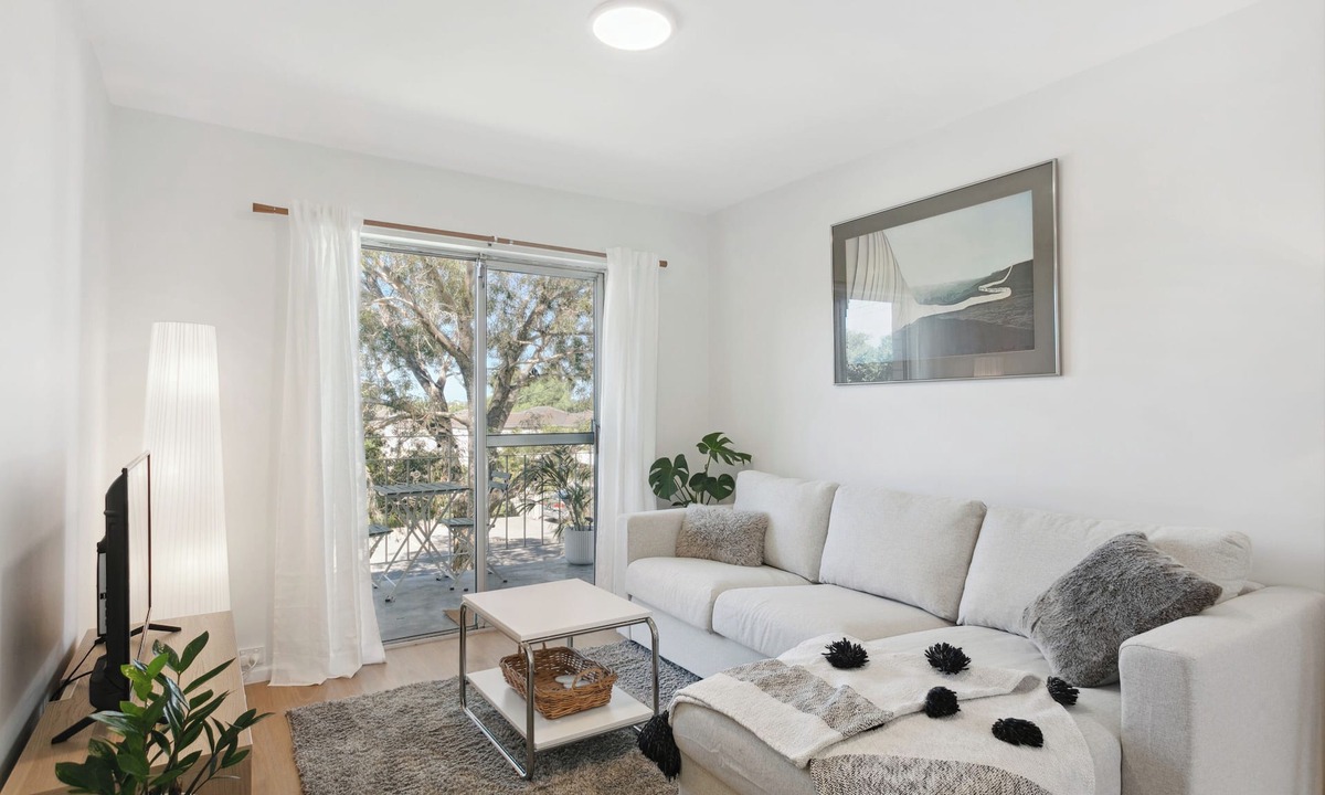 Scarborough Apartment | Chic Cozy 2 Bedroom Apartment Near Beach