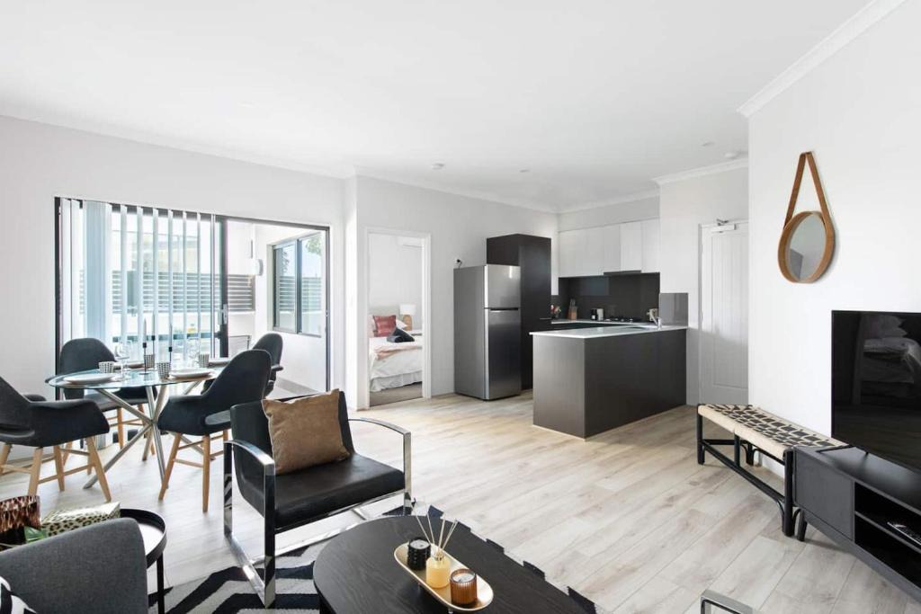 Attadale Apartment | Chic Exec 2bdr 2bath -River,FREO,Parking,AC