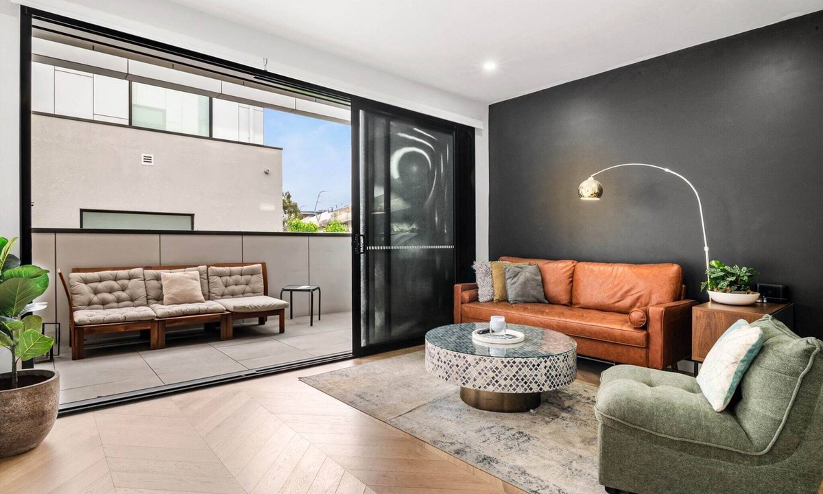 Carnegie Apartment | Chic Home with BBQ & Outdoor Dining