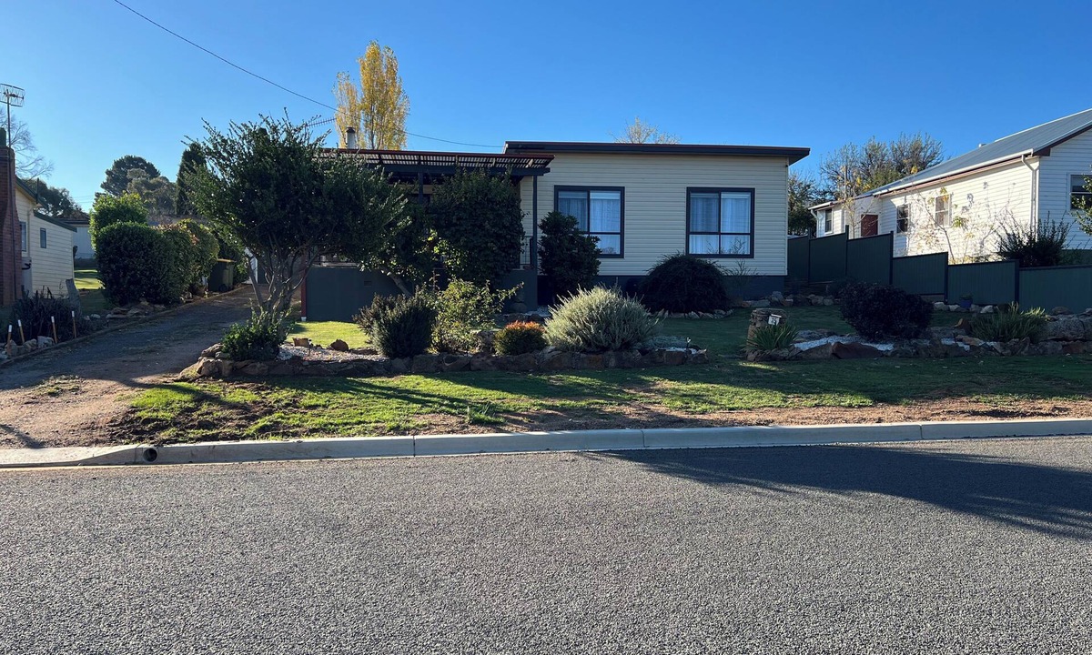 Adaminaby House | Chillin Adaminaby FSC 4 bedroom home in the heart of Adaminaby Pet friendly