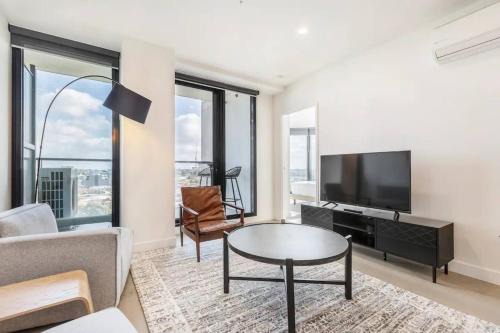 Footscray Apartment | City Edge Urban Haven with 270 Panoramic Views