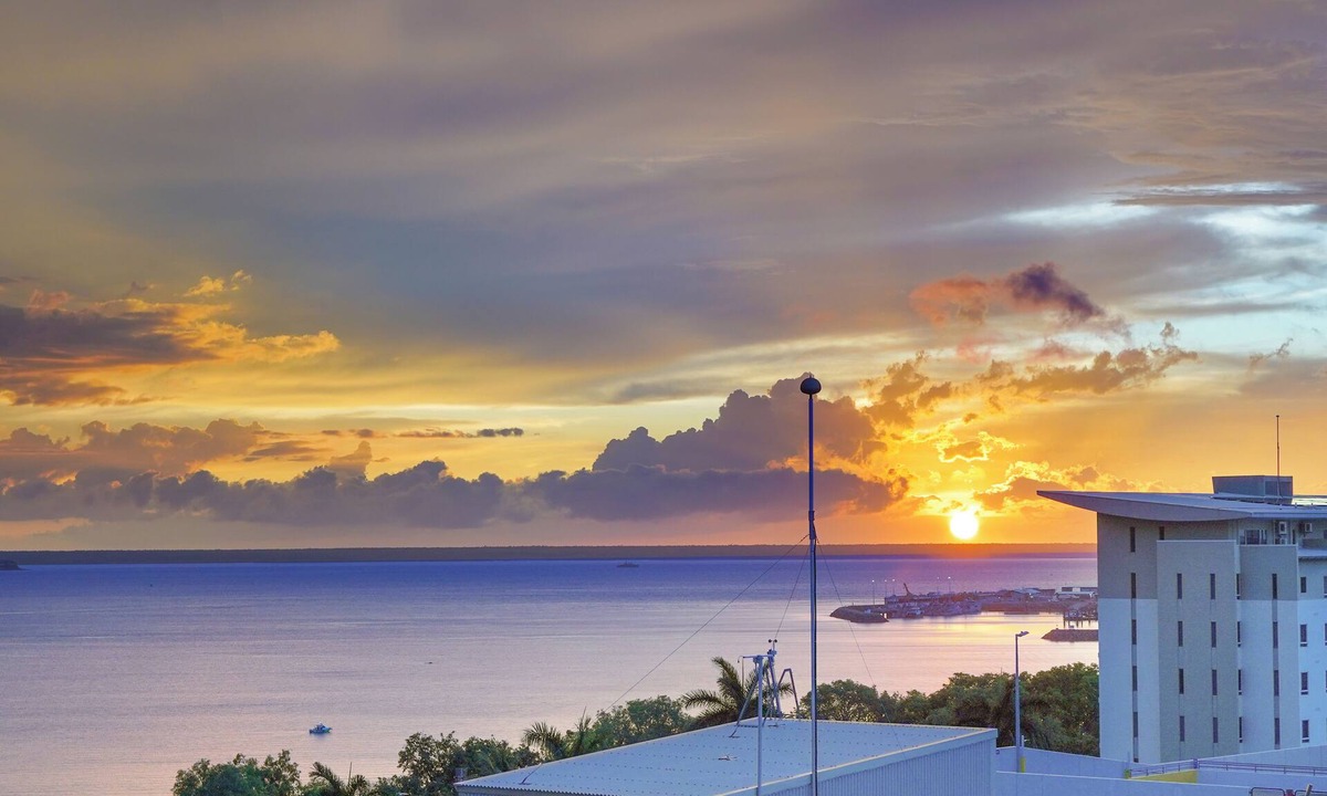 Darwin City Centre Apartment | City Retreat Top floor, Harbour Views, Pool + Gym