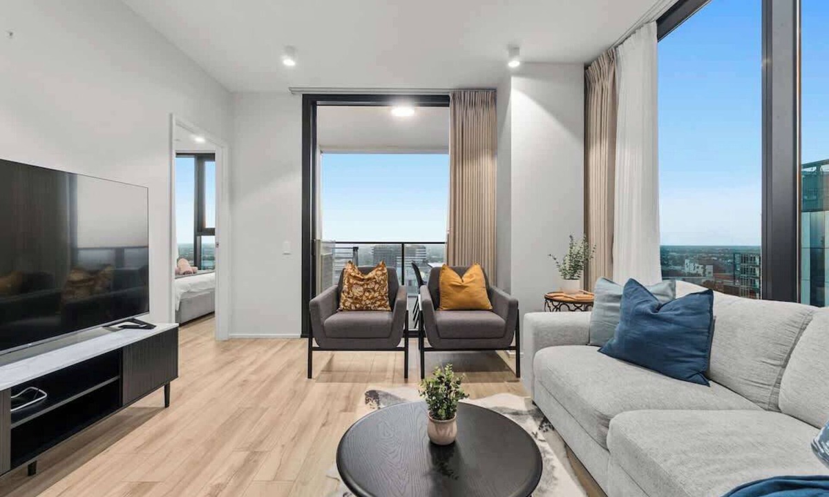Adelaide Central Business District Apartment | City sky view self service apartment free parking