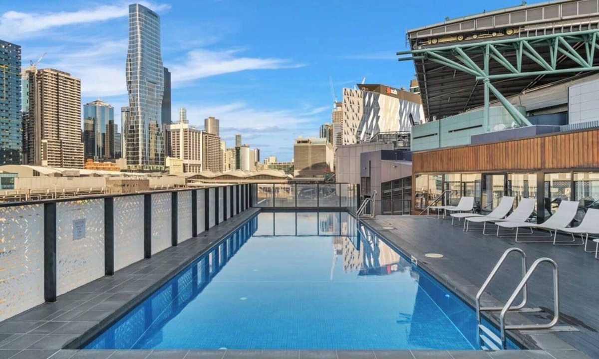 Docklands Apartment | Cityscape Trendsetter Contemporary Chic with Pool