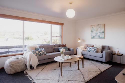Blackmans Bay House | Classic Beauty by The Bay - family firepit retreat