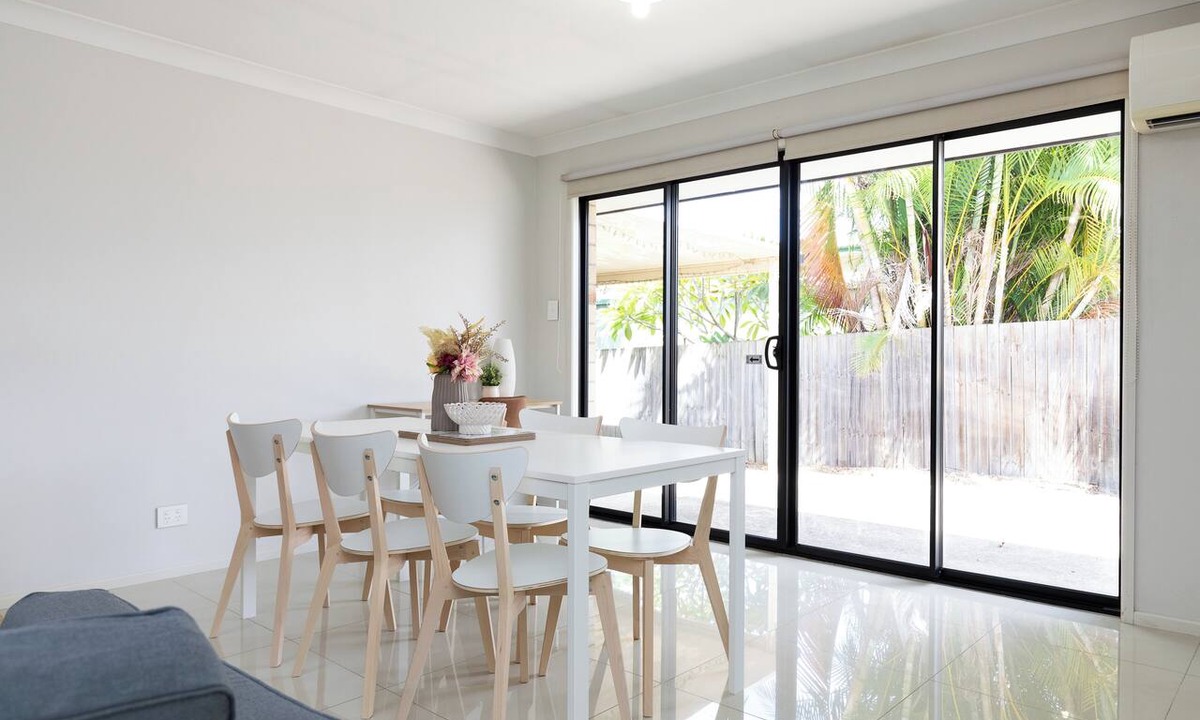 Acacia Ridge Apartment | Clean Acacia Ridge 2BR | Good Location w/Parking | 6AS2