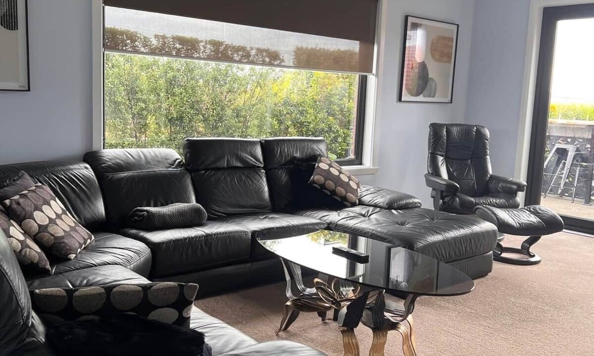 Howrah House | Clean and modern with mountain views