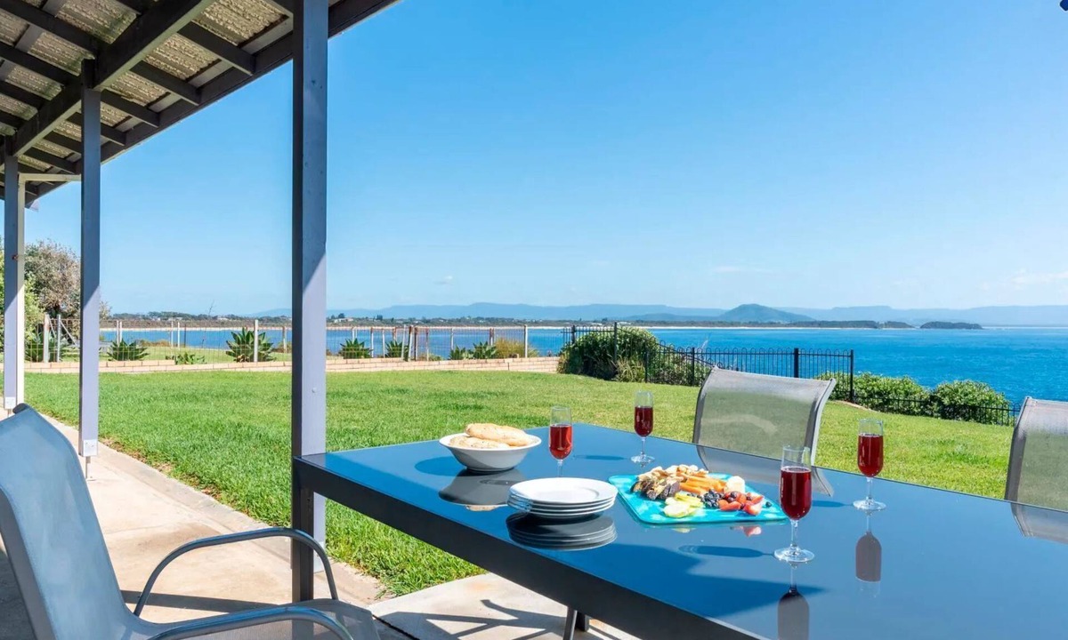 Culburra Beach House | Cliff Cottage – stunning views from this cliff top cottage