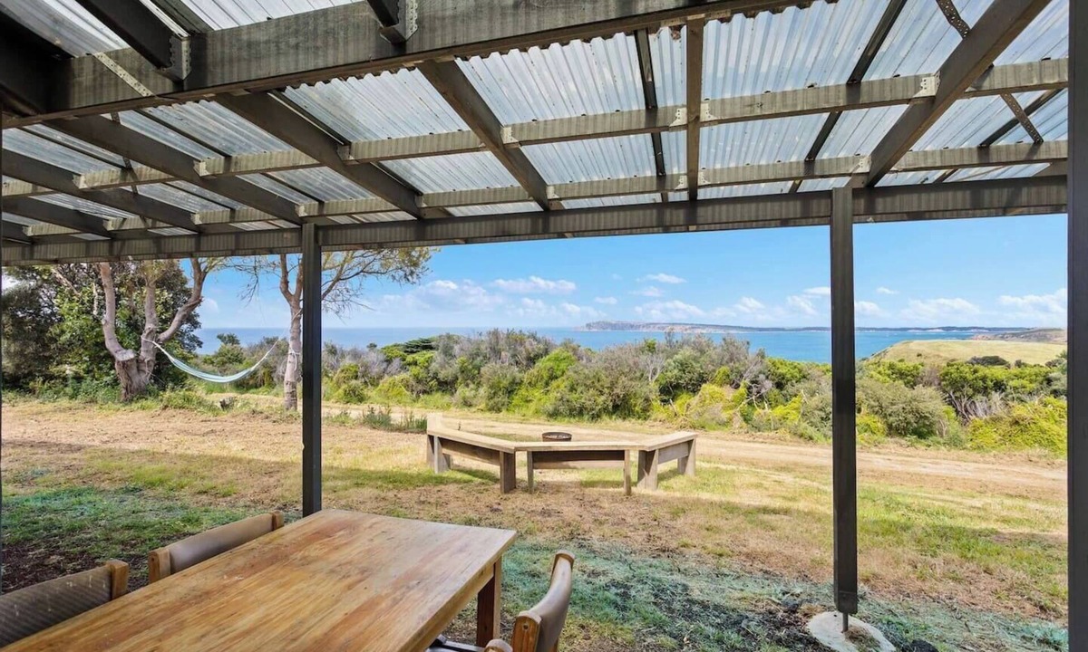 Powlett River House | Clifftop Cocoon Swing into Scenic Sea Views