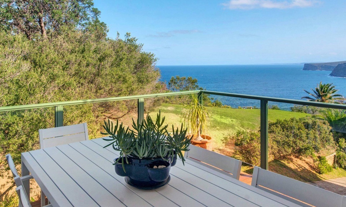 Copacabana House | CLIFFTOP VIEWS FOREVER | Views, BBQ, wifi | Accom Holidays