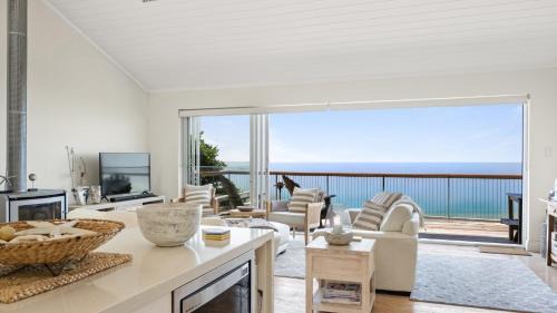 Killcare Heights House | 'Clifton' by HolidayCo