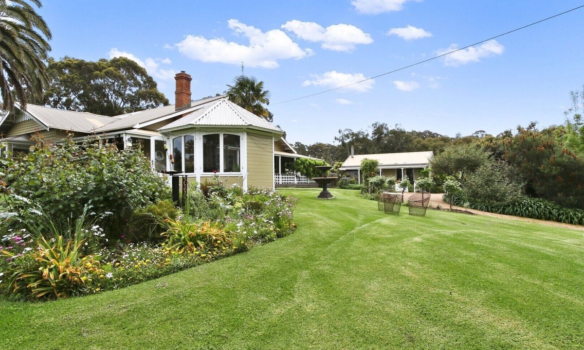 Metung Cottage | Clovelly Cottage | Cosy Metung Escape