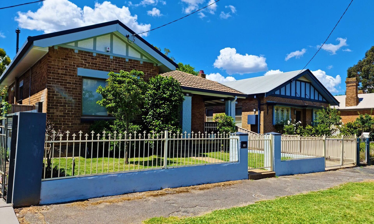 Orange House | Clytie Cottage on Moulder (CBD)