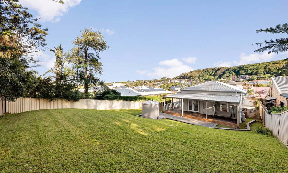 Caves Beach House | Coastal Cues @ Caves | Relaxed Beachside Retreat with Verandah & Fenced Yard