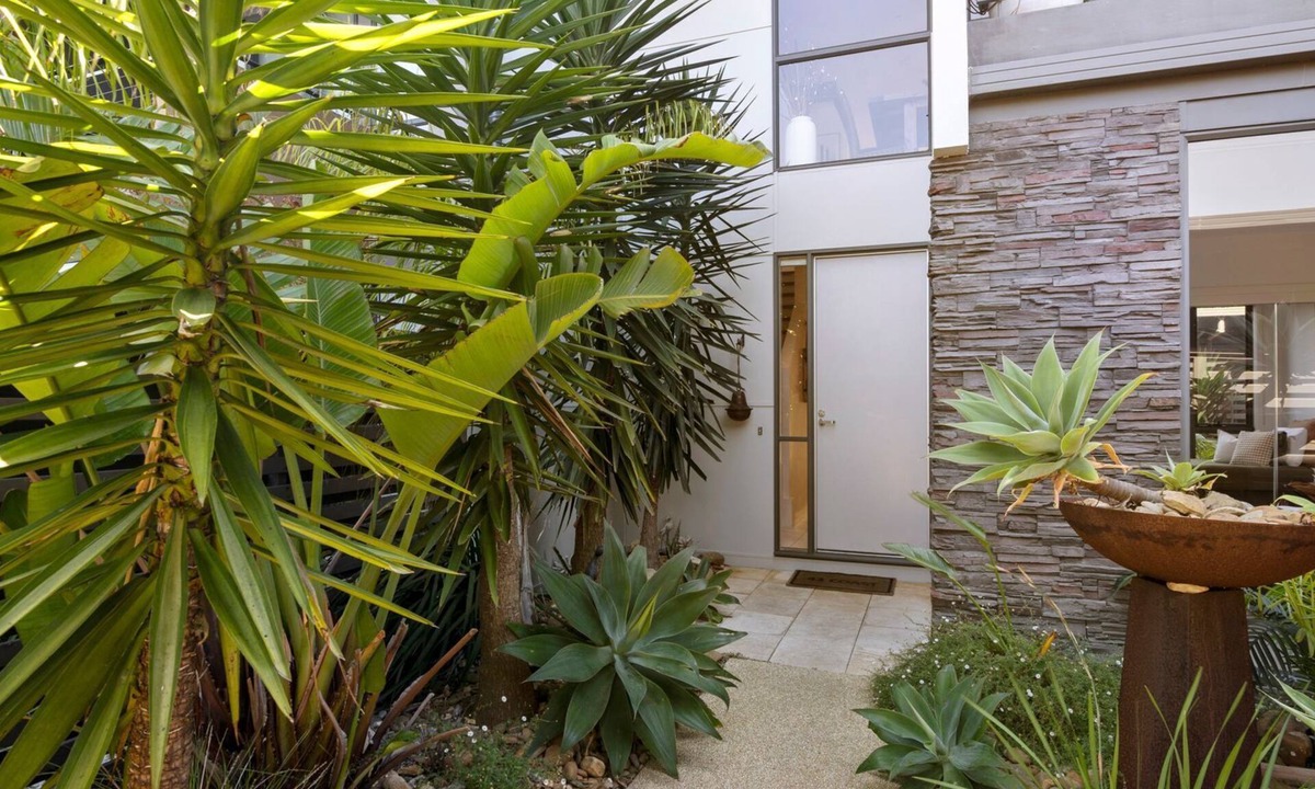 Torquay House | Coast Townhouse Golf and Beach