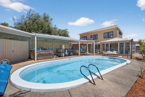 Safety Bay House | Coastal 2-Bed Home with Pool
