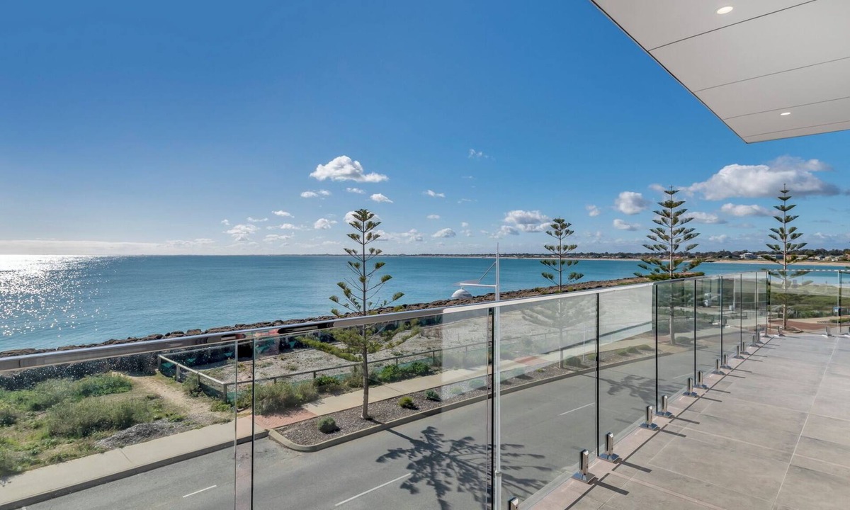 Mandurah Apartment | Coastal Bliss with Marina Views-Neaby Cafes