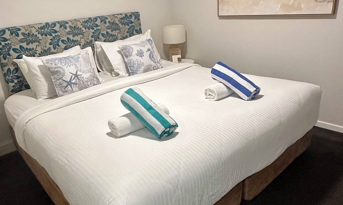 Nelson Bay Apartment | Coastal Breeze Nelson Bay: King Bed, Spa bath, Private balcony, Resort pool
