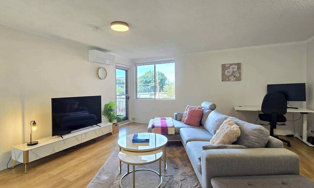 Clovelly Apartment | Coastal Clovelly Retreat - Walk to Beach & Cafes