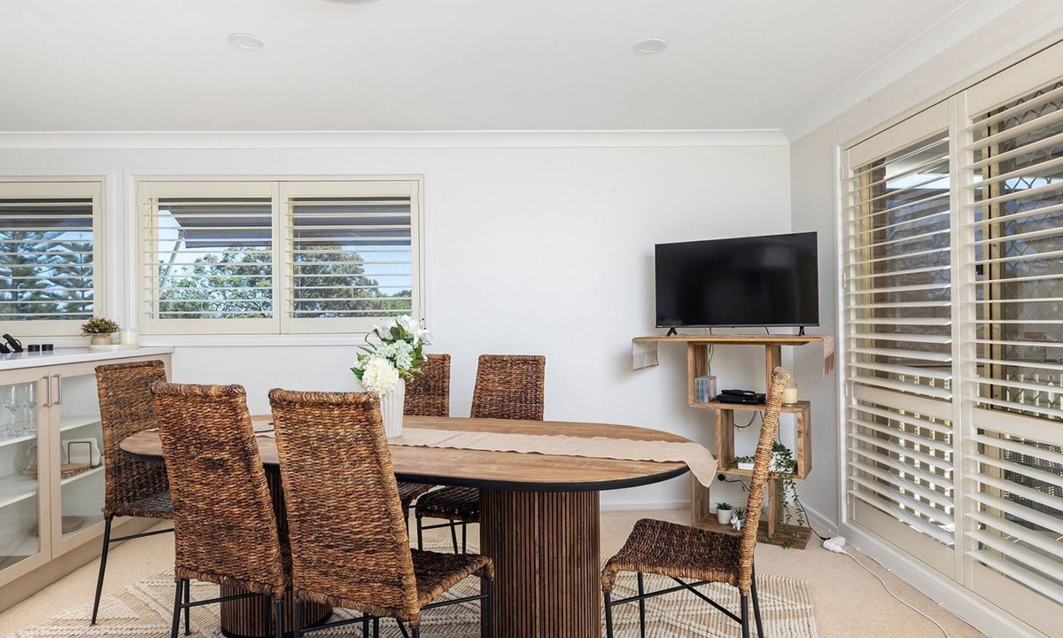 Corlette House | Coastal Comfort Just Steps from the Sand – 3-Bedroom Townhouse Retreat