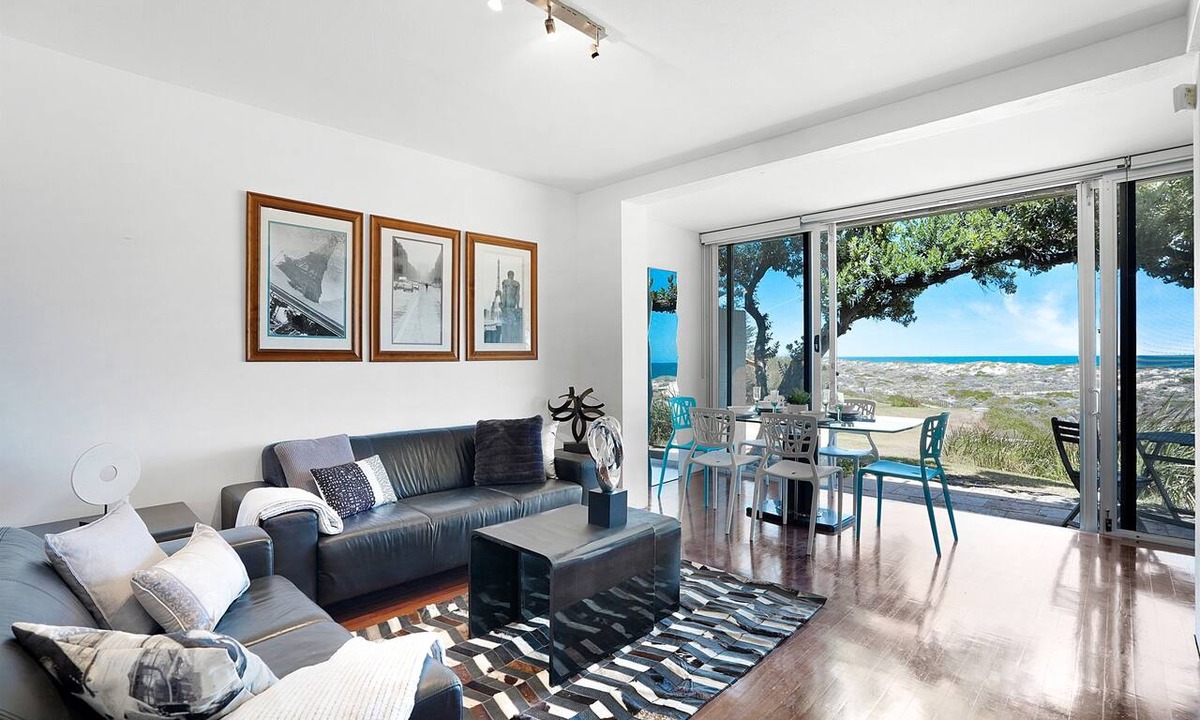 Scarborough Apartment | Coastal Convenience – 2BR 50m To The Beach